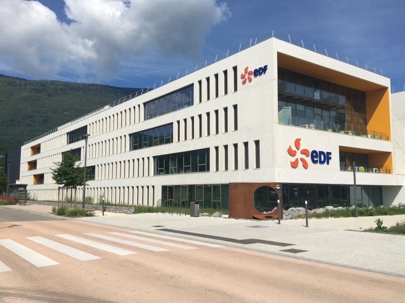 B&acirc;timent de Bureau pour EDF Hydraulique &agrave; Bourget du lac Ch&acirc;ssis Aluminium avec ouvrants cach&eacute;s, Mur Rideau Capot serreurs traditionnel