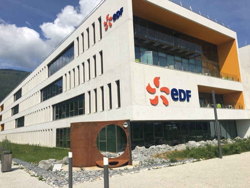 B&acirc;timent de Bureau pour EDF Hydraulique &agrave; Bourget du lac Ch&acirc;ssis Aluminium avec ouvrants cach&eacute;s, Mur Rideau Capot serreurs traditionnel